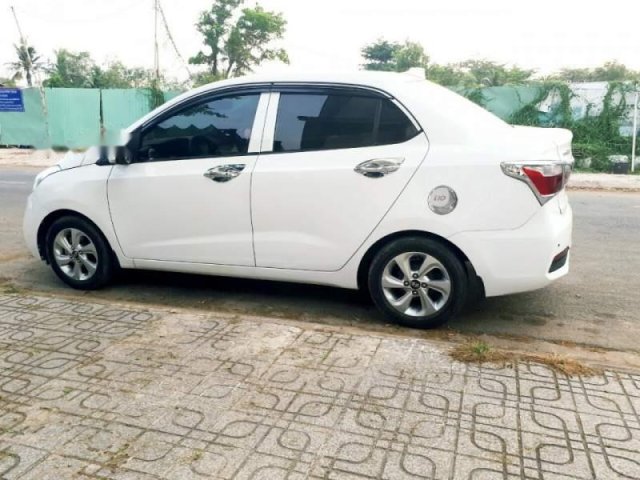 Cần bán Hyundai Grand i10 năm sản xuất 2017, màu trắng còn mới