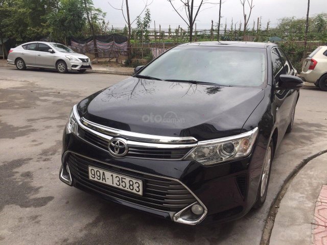 Cần bán xe Toyota Camry 2.0 đời 2016, màu đen