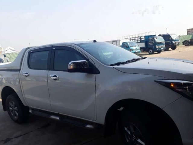 Cần bán Mazda BT 50 2016, màu trắng, nhập khẩu số sàn