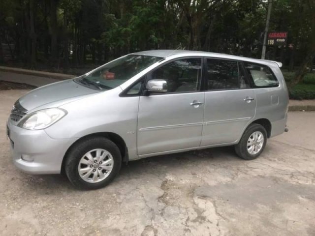 Bán Toyota Innova AT 2012, màu bạc, chính chủ 