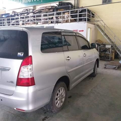 Bán Toyota Innova 2013, màu bạc xe gia đình