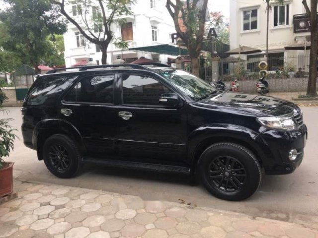 Cần bán gấp Toyota Fortuner năm sản xuất 2016, màu đen còn mới giá cạnh tranh