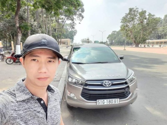 Bán Toyota Innova 2.0E đời 2018, màu bạc, 700tr