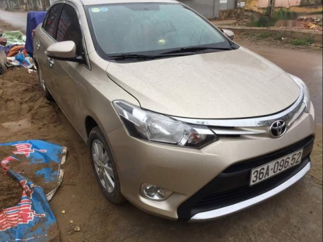 Bán xe Toyota Vios năm sản xuất 2014, màu vàng, giá tốt0