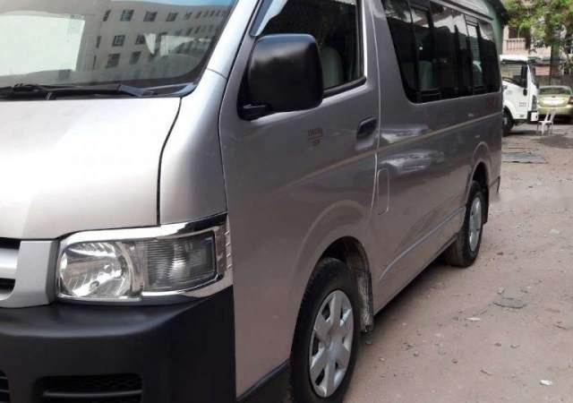 Bán xe Toyota Hiace sản xuất 2006, màu bạc chính chủ, 15 chỗ