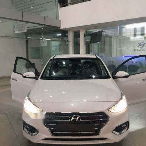 Bán xe Hyundai Accent 2019, màu trắng, 425tr