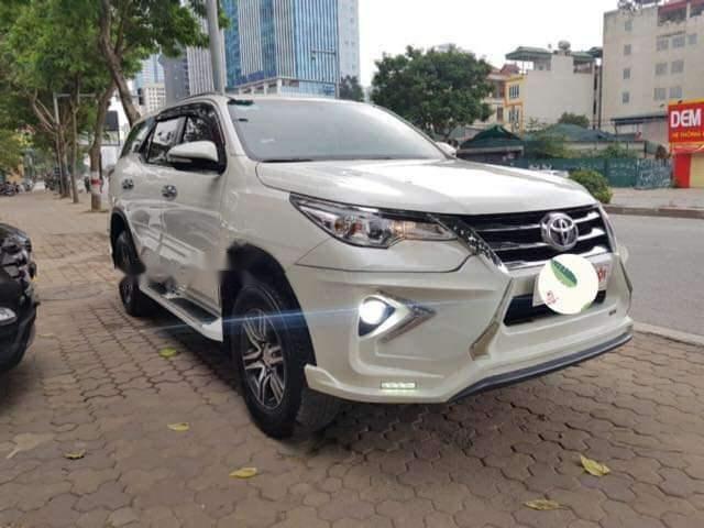 Bán xe Toyota Fortuner 2.7AT năm 2017, màu trắng như mới 