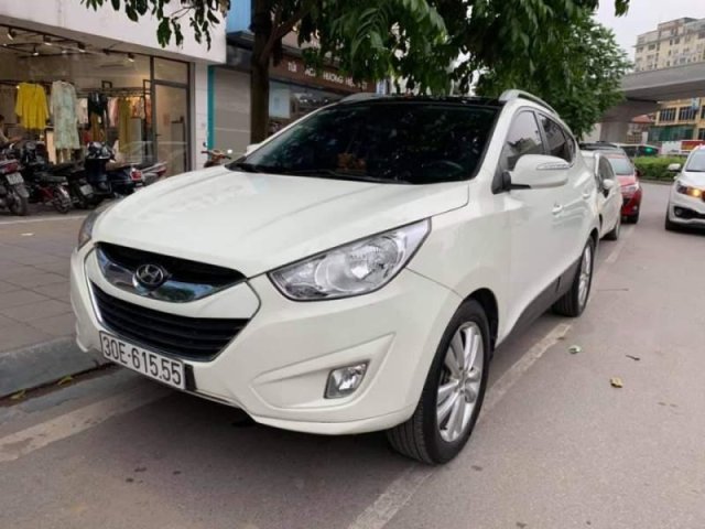 Bán gấp Hyundai Tucson sản xuất năm 2010, màu trắng, nhập khẩu 