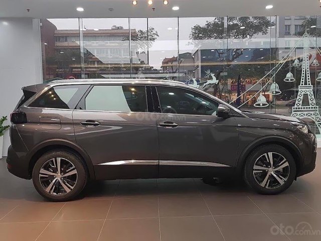 Cần bán xe Peugeot 5008 1.6 AT đời 2019, màu xám0