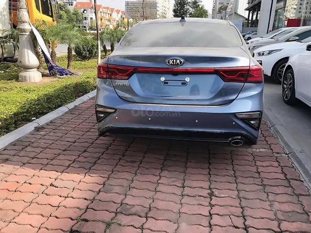 Cần bán xe Kia Cerato 1.6 AT Delu đời 2019, màu xanh lam, 675 triệu0