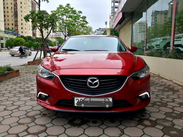 Cần bán Mazda 6 2.0 năm sản xuất 2016, màu đỏ 