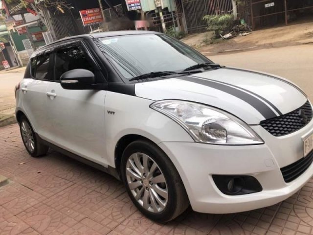 Cần bán lại xe Suzuki Swift 2017, hai màu0