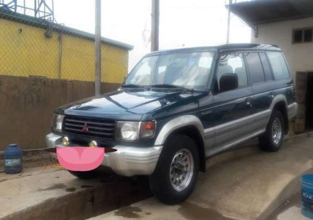 Cần bán gấp Mitsubishi Pajero sản xuất năm 20010