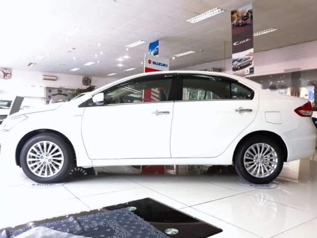 Cần bán xe Suzuki Ciaz đời 2018, màu trắng, giá 499tr