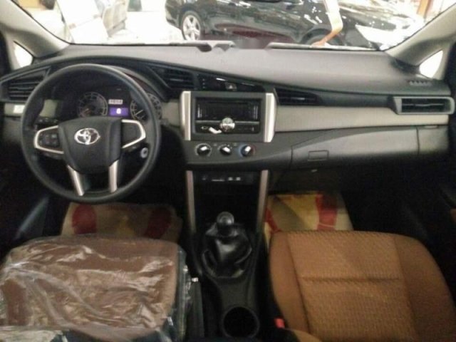 Cần bán Toyota Innova 2.0E sản xuất 2019, xe nhập0