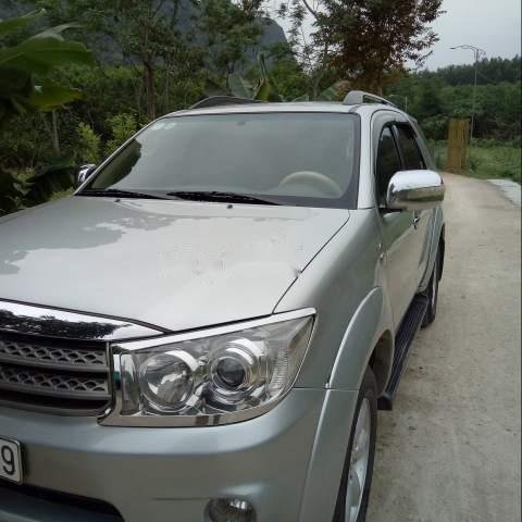 Bán Toyota Fortuner đời 2010, màu bạc