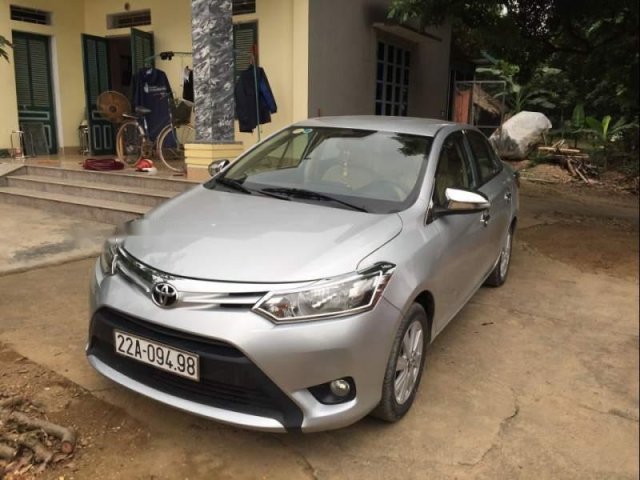 Bán xe Toyota Vios E sản xuất năm 2015, màu bạc, chính chủ0