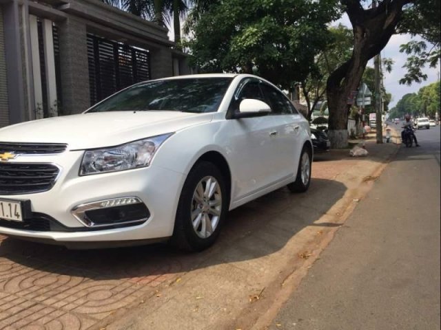 Bán xe Chevrolet Cruze LT 2016, màu trắng 