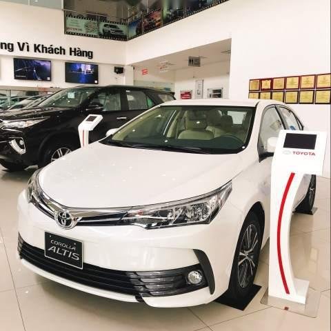 Cần bán xe Toyota Corolla Altis 1.8 CVT đời 2019, màu trắng, 761 triệu