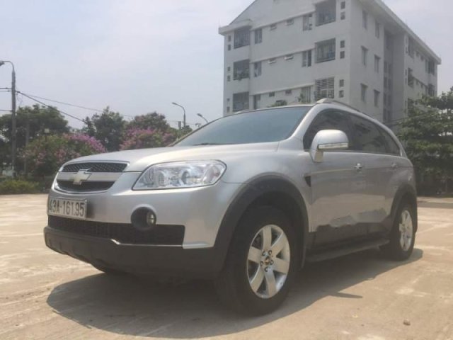 Cần bán gấp Chevrolet Captiva đời 2008, màu bạc xe gia đình