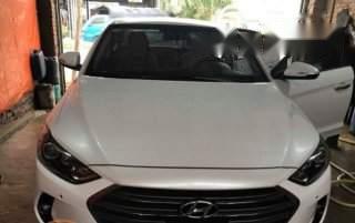 Bán Hyundai Elantra năm 2017, màu trắng, xe gia đình