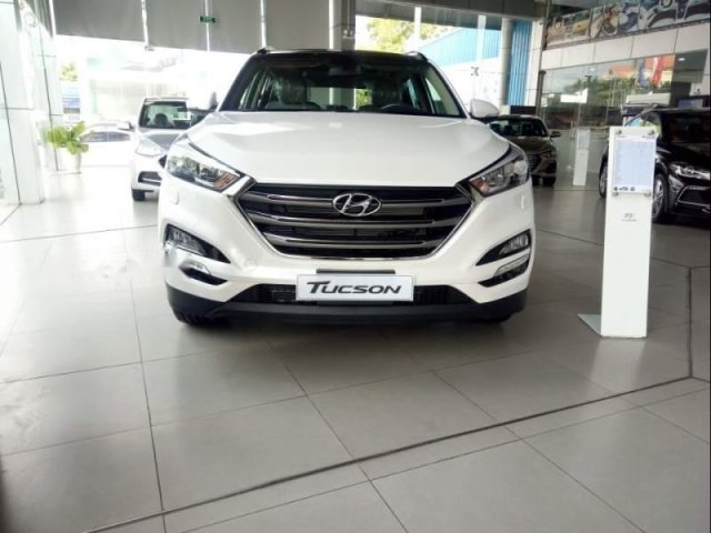 Bán Hyundai Tucson 2.0 sản xuất năm 2019, màu trắng0