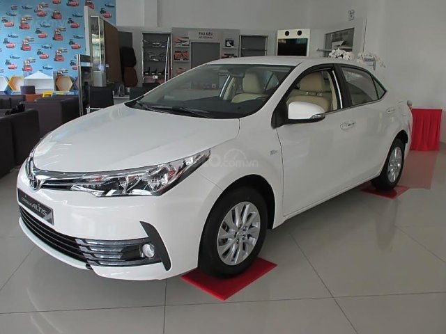 Cần bán xe Toyota Corolla altis 1.8G AT đời 2019, màu trắng0