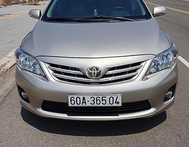 Bán xe Toyota Corolla altis 1.8 năm 2013, màu bạc