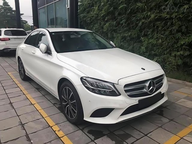 Cần bán xe Mercedes C200 đời 2019, màu trắng