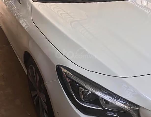 Bán xe Mercedes CLA200 2018, màu trắng, nhập khẩu