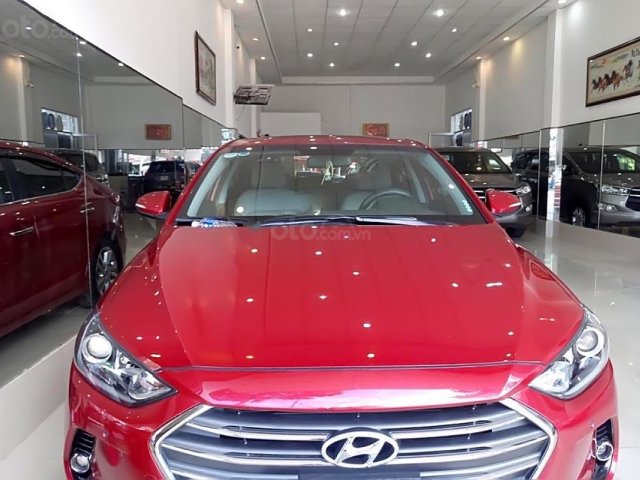 Cần bán Hyundai Elantra 2.0 AT năm sản xuất 2017, màu đỏ như mới giá cạnh tranh