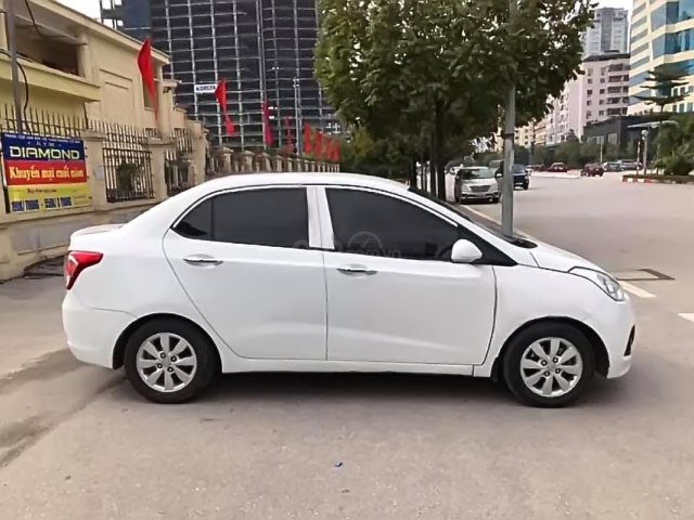 Cần bán Hyundai Grand i10 đời 2016, màu trắng, nhập khẩu, xe bảo dưỡng định kì0