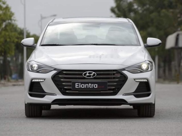 Bán ô tô Hyundai Elantra đời 2019, giá cực yêu0