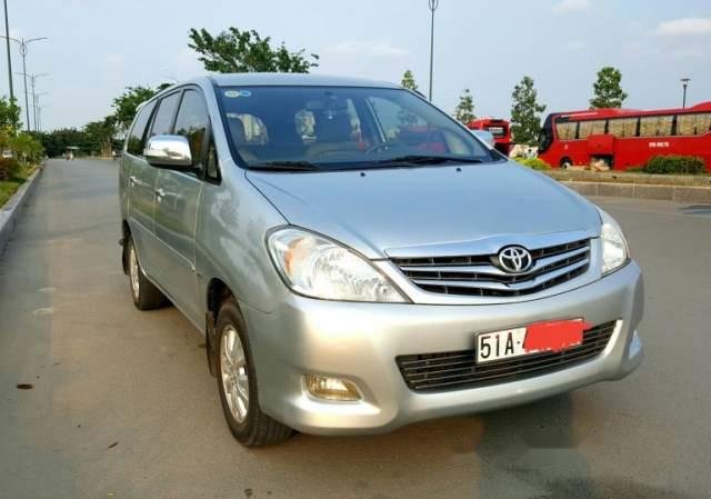 Bán ô tô Toyota Innova V năm sản xuất 2008, màu bạc số tự động