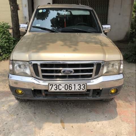 Cần bán xe Ford Ranger XLT năm sản xuất 2004, màu vàng