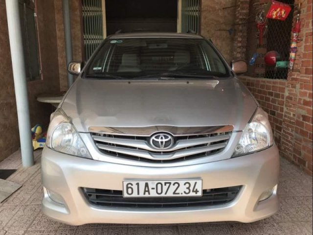 Cần bán Toyota Innova 2011, màu bạc, nhập khẩu nguyên chiếc xe gia đình, giá 457tr
