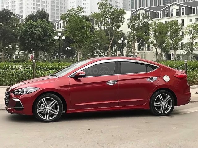 Cần bán gấp Hyundai Elantra 1.6 tubor đời 2018, màu đỏ