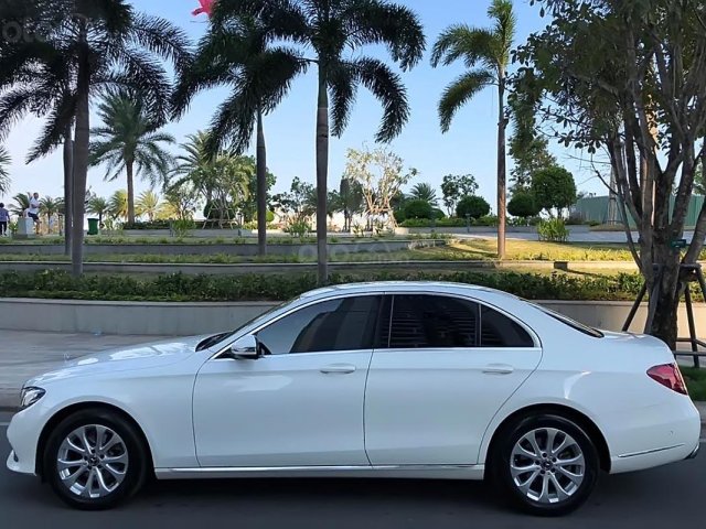 Bán xe Mercedes E200 đời 2017, màu trắng