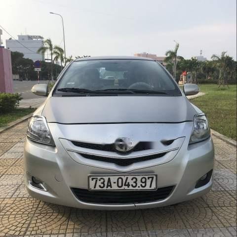 Gia đình bán Toyota Vios sản xuất năm 2009, màu bạc 