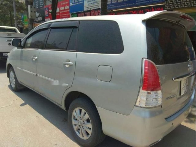 Bán ô tô Toyota Innova đời 2010, màu bạc