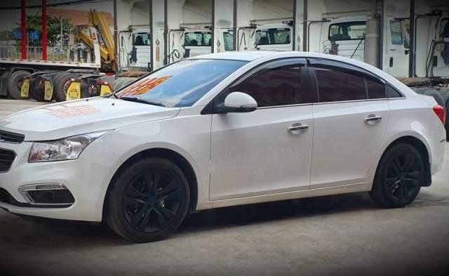 Bán xe Chevrolet Cruze LTZ 1.8AT sản xuất 2015, màu trắng còn mới