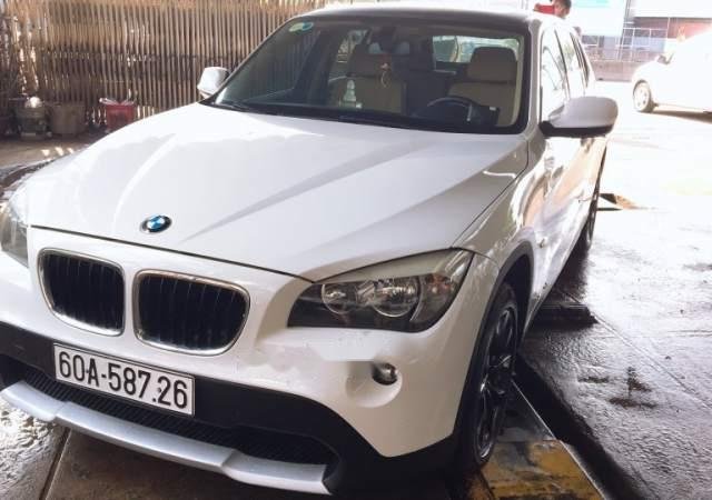 Cần bán xe BMW X1 2010, màu trắng xe gia đình0