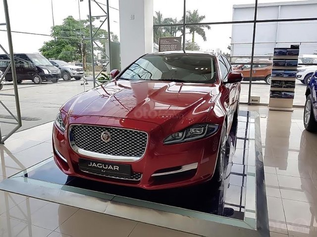 Bán xe Jaguar XJ 3.0P LWB Portfolio đời 2019, màu đỏ, nhập khẩu