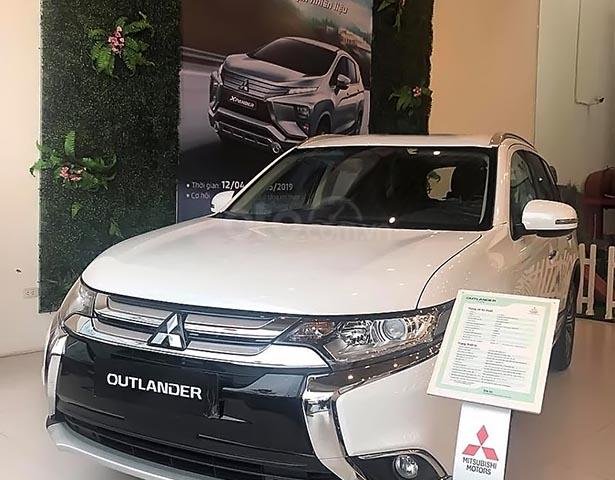 Bán Mitsubishi Outlander 2.0 CVT năm sản xuất 2018, màu trắng