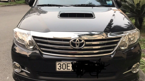 Bán Toyota Fortuner MT năm 2016, màu đen, chính chủ, 920tr