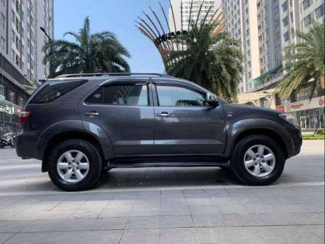 Bán Toyota Fortuner G đời 2010, màu xám xe gia đình