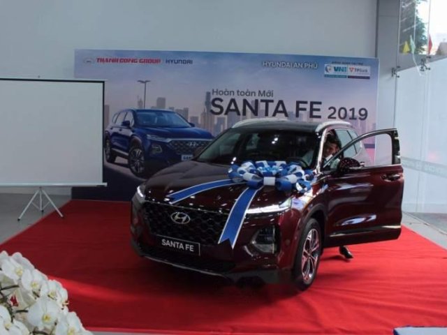 Cần bán xe Hyundai Santa Fe năm sản xuất 2019, màu đen