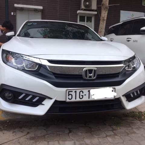 Bán ô tô Honda Civic 1.8 2018, màu trắng, xe đi đúng 8000km