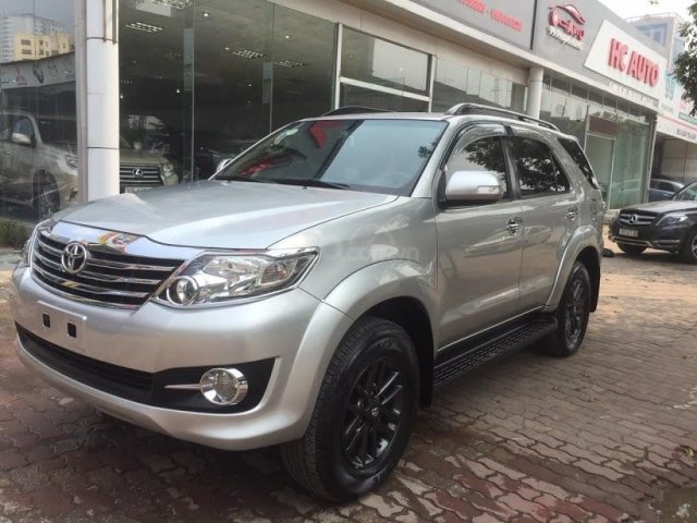 Bán xe Toyota Fortuner 2.7V sản xuất năm 2015, màu bạc số tự động, 725 triệu0