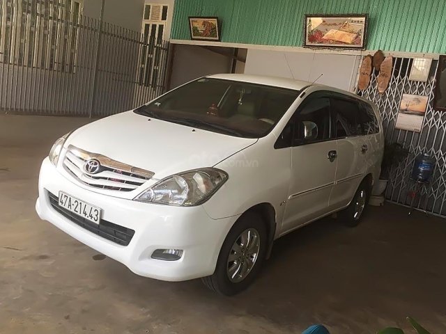 Cần bán xe Toyota Innova đời 2010, màu trắng, số tay, máy xăng